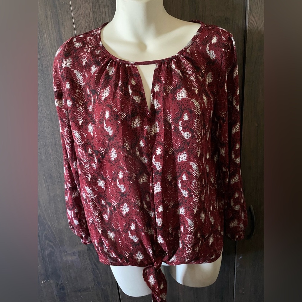 West Kei Women's Red Patterned Top size S new with out tags